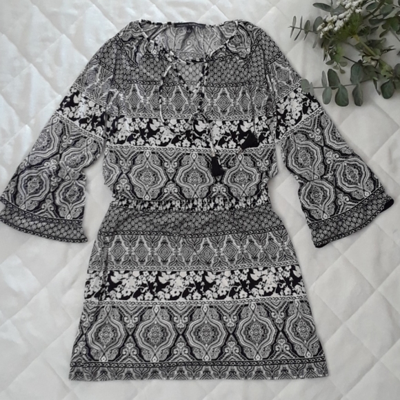 White House Black Market Dresses & Skirts - White House Black Market size 4